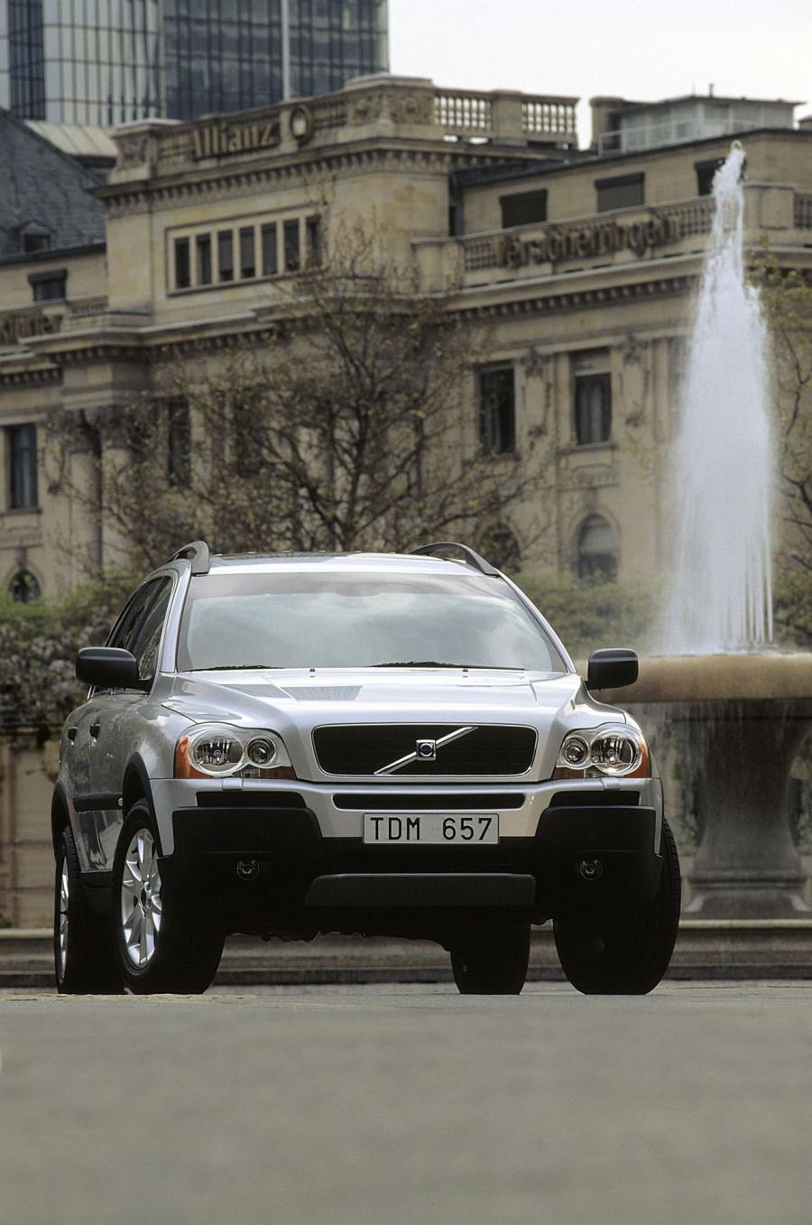  Volvo XC90 2010 года  (фото 3 из 17)